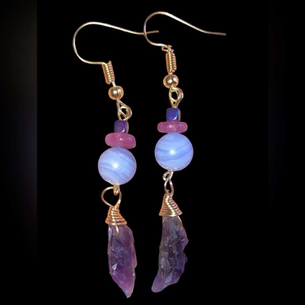 Amethyst Dreamer Earrings 🔮🌧️🌙
Handmade by my Indigenous hands 🩵💜